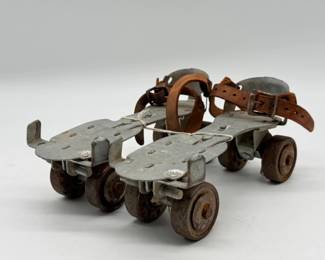 114 VintageMetalRollerSkates