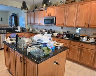 Tons of kitchenware - still being sorted!