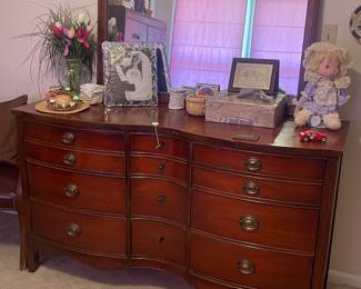 Duncan Phyfe Dresser with Mirror-very well taken care of. Drawers work properly