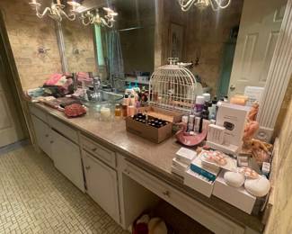Makeup, Towels & Other Hairstyling Items