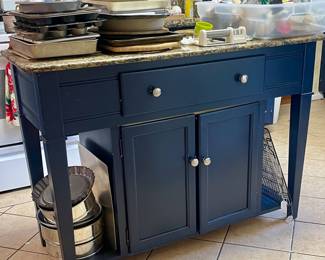Kitchen Island w/storage