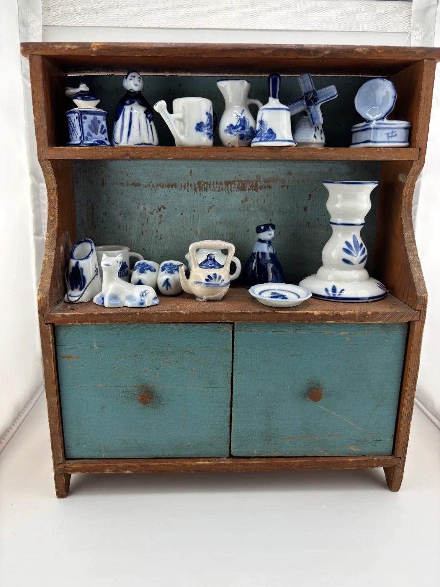 Mini Hutch with Blue/White Figurines 