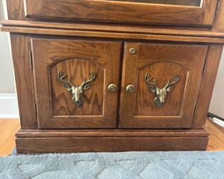 Gun cabinet with lighting, built in shelving, key