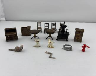 Mini dollhouse furniture