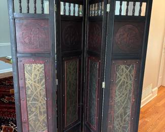 Room divider with asian motifs