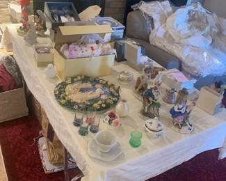 Collection of Boxed Lladros and Hummels - great condition 