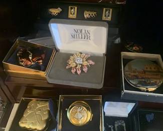 Small Collection of Costume Jewerly