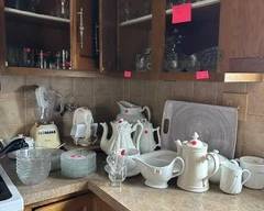 Lots of Glassware/ Kitchen wares