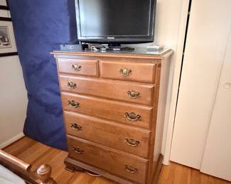 ETHAN ALLEN Heirloom nutmeg maple 36″ chest