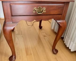 HENKEL HARRIS Solid Wild Black Cherry Queen Anne End Side Table