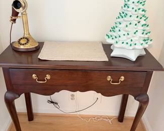 HENKEL HARRIS Solid Wild Black Cherry Queen Anne Console Table