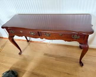 PENNSYLVANIA HOUSE Queen Anne Cherry Console Table
