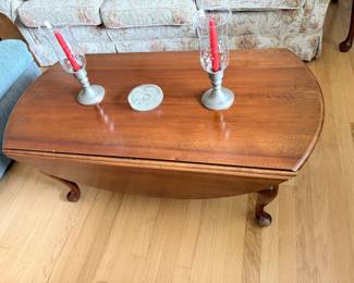 HENKEL HARRIS Solid Wild Black Cherry Queen Anne Drop-Leaf Coffee Cocktail Table