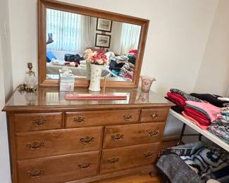 ETHAN ALLEN Heirloom Seven Drawer Double Dresser with Mirror