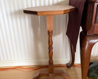 Octagon Shaped HAGERTY Cohasset Colonial Candlestand