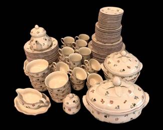 14 LargeVilleroyBochPetiteFleurChinaSet90Pieces