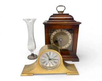 33 BulovaQuartzDeskClockWoodMantelClockEtchedGlassVase