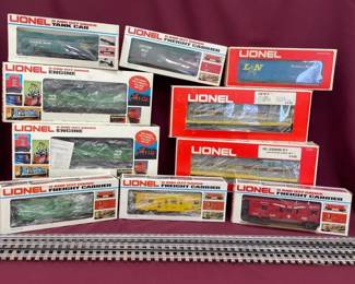 Vtg Lionel Engines, Freight Carriers  Accessories