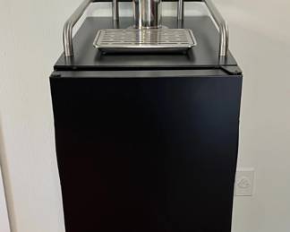 Edgestar Kegerator - brand new