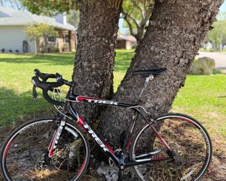 2011, 56cm Trek Bontrager Madone carbon fiber road bike