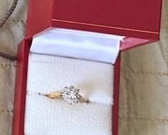 14K gold ring w/diamond flower setting