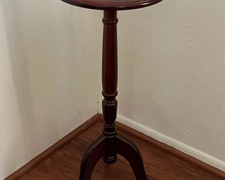 Round pedestal side table plant stand