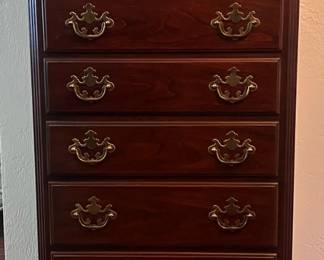 Lingerie chest of drawers