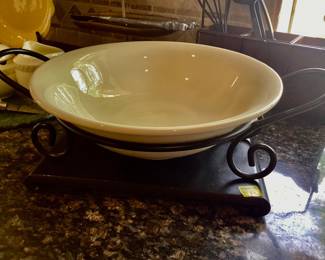 Southern Living Casserole Dish with Wire Stand