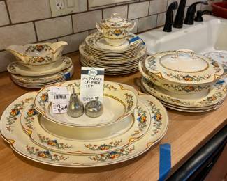 Vtg Pareek 28 - Piece Set