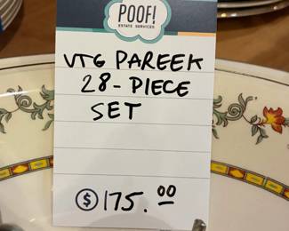 Vtg Pareek 28 - Piece Set