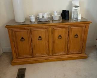 sideboard in excellent condition