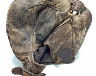 EARLY 20th CENTURY STALL & DEAN ATHLETIC GOODS BUCKLE BACK BASEBALL MITT