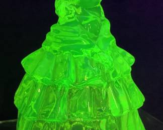 BOYD ART GLASS NANCY VASELINE GLASS DOLL