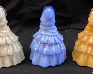 (3) VINTAGE BOYDS ART SLAG GLASS COLONIAL LADY LOUISE DOLL FIGURINES,