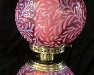  FENTON CRANBERRY DAISY & FERN GWTW HURRICANE PARLOR LAMP, GOOD WORKING CONDITION NO SHIPPING PICKUP ONLY