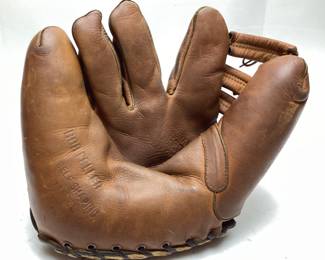 1950s BASEBALL HALL OF FAMER BOB FELLER SELF SHAPING LEATHER GLOVE