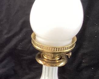 VTG. FENTON WHITE OPALESCENT COIN DOT LAMP GOOD WORKING CONDITION NO SHIPPING PICKUP ONLY