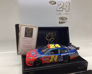 1:18 DIE-CAST JEFF GORDON #24 DUPONT CHEVROLET MONTE CARLO MAY 2000 CHARLOTTE RACE #1 of 2,004