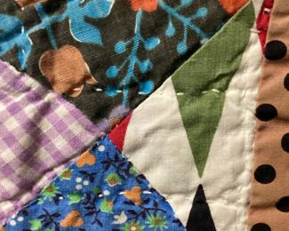 VINTAGE HAND STITCHED PINWHEEL PATTERN QUILT 68x74