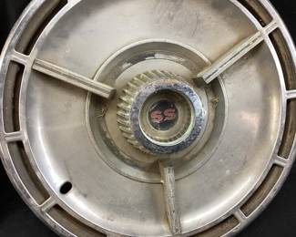 (4) 1964 CHEVROLET IMPALA AND CHEVELLE SS SUPER SPORT 14in HUBCAP SET