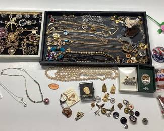 ANTIQUE AND VINTAGE JEWELRY Rings, brooches, necklaces, pins and pearls