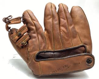1950s BASEBALL HALL OF FAMER BOB FELLER SELF SHAPING LEATHER GLOVE