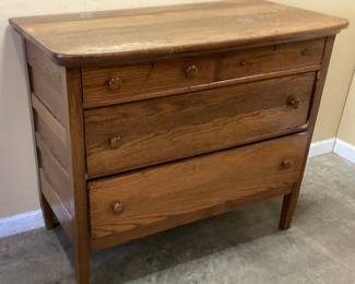 EARLY 1900s OAK CHEST OF DRAWERS, 4 DRAWERS SMALL DRAWER RIGHT SIDE NEEDS KNOBS NO SHIPPING PICKUP ONLY