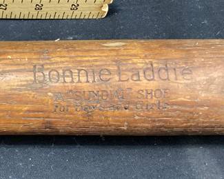 1920s-30s BONNIE LADDIE FULL SIZE BASEBALL BAT SUNDIAL SHOES FOR BOYS AND GIRLS ADVERTISING BAT, THE BAT HAS A CRACK REF PICTURES