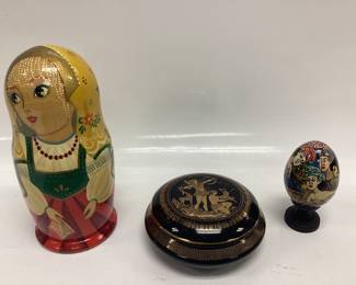 MATRYOSHKA DOLL, 24k GOLD PAINTED GREEK TRINKET DISH AND HAND PAINTED WOODEN EGG ON A STAND