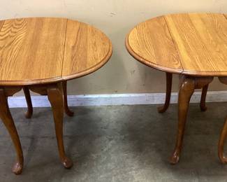 PAIR OF VTG. QUEEN ANNE STYLE OAK DROP LEAF SIDE TABLES NO SHIPPING PICKUP ONLY