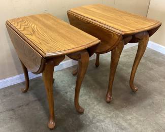 PAIR OF VTG. QUEEN ANNE STYLE OAK DROP LEAF SIDE TABLES NO SHIPPING PICKUP ONLY