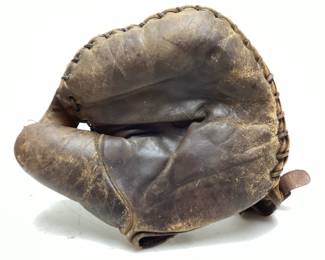 EARLY 20th CENTURY STALL & DEAN ATHLETIC GOODS BUCKLE BACK BASEBALL MITT