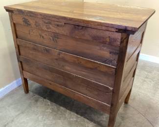 EARLY 1900s OAK CHEST OF DRAWERS, 4 DRAWERS SMALL DRAWER RIGHT SIDE NEEDS KNOBS NO SHIPPING PICKUP ONLY