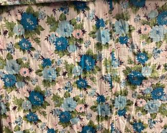 VINTAGE HAND STITCHED PINWHEEL PATTERN QUILT 68x74